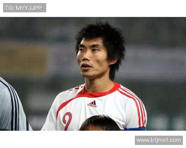 郑智：从青涩少年到中国足球明星的辉煌历程与成就解析